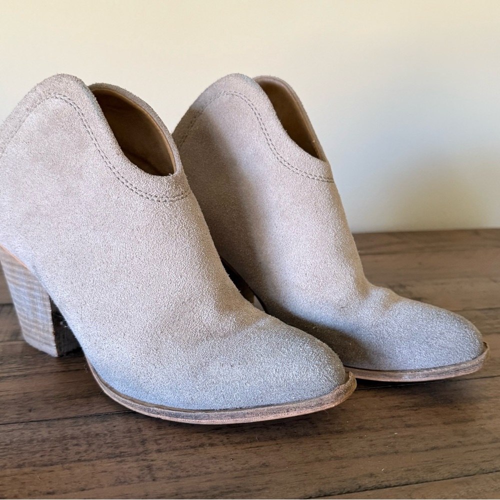 Chinese Laundry Taupe Suede Ankle Booties 6.5